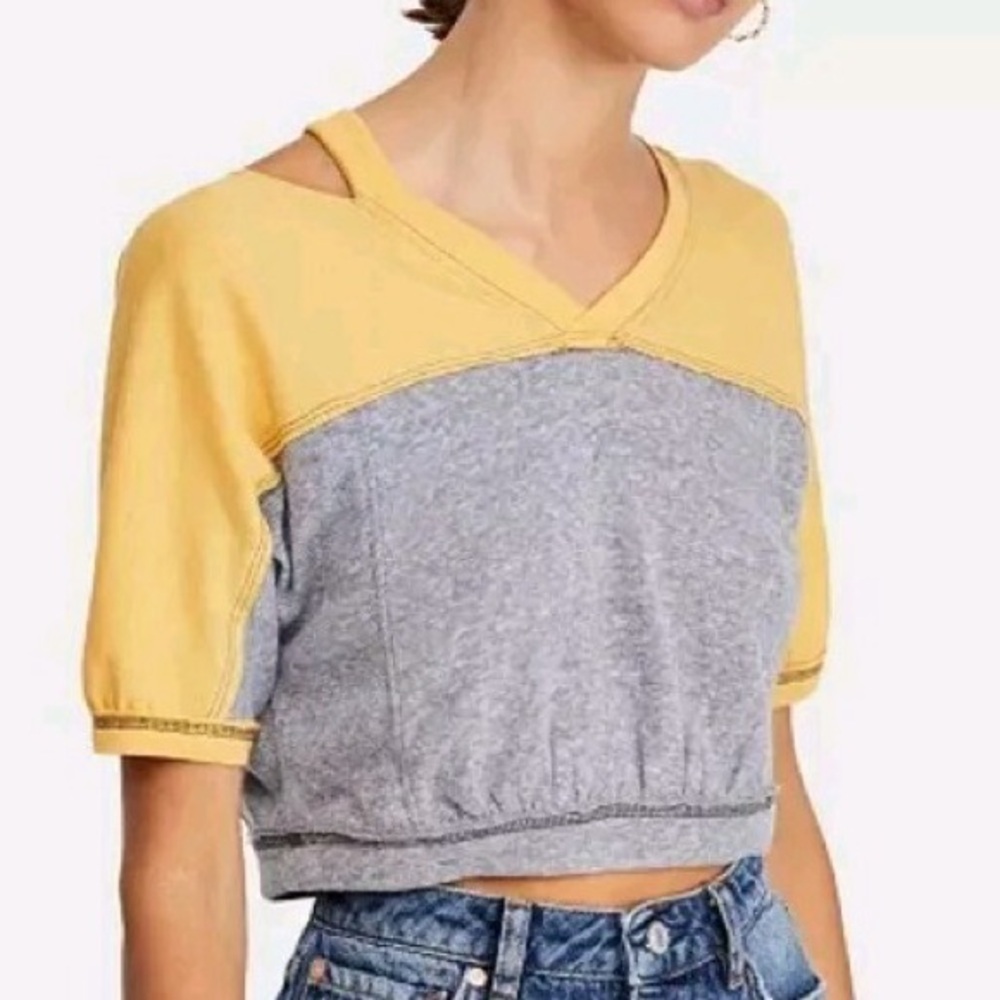 WE THE FREE FIELD GOAL CROPPED CUTOUT TEE